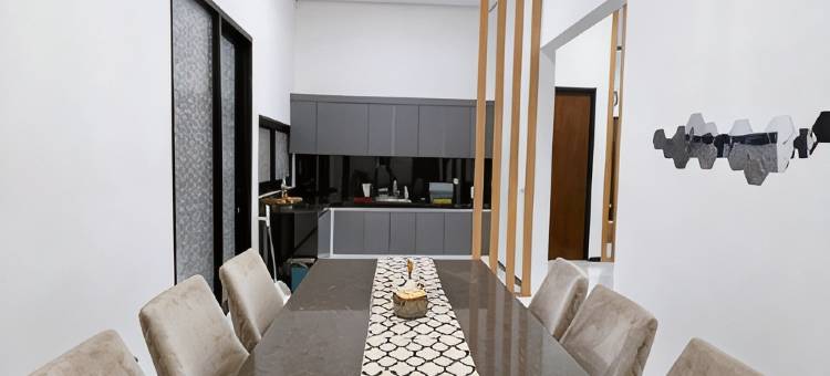 Villa Amithy Batu Malang with Private Pool图片
