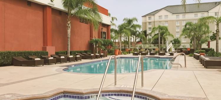 南安纳海姆希尔顿大使套房酒店(Embassy Suites by Hilton Anaheim South)图片