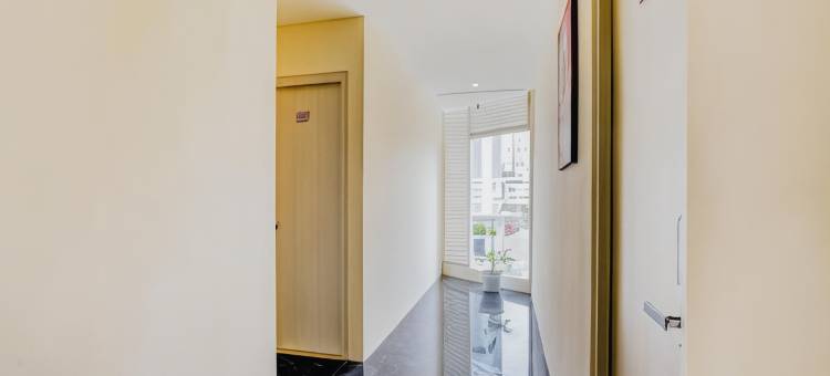 LG Hotel Jember by Callirooms图片