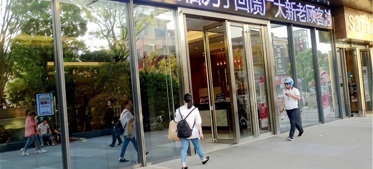 一见倾心·影院民宿(江西科技学院太子殿地铁站店)图片