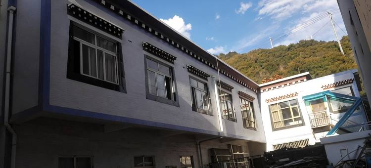 林芝川藏线标间旅社图片