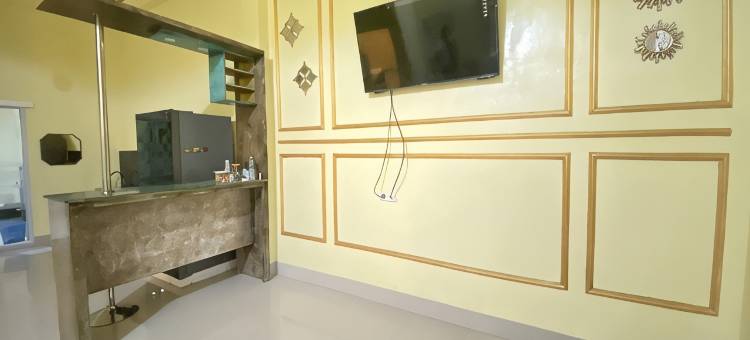 RN民宿-近竹子广场波勒瓦利-米特拉红门酒店(Homestay RN Near Taman Bambu Runcing Polewali Mitra RedDoorz)图片