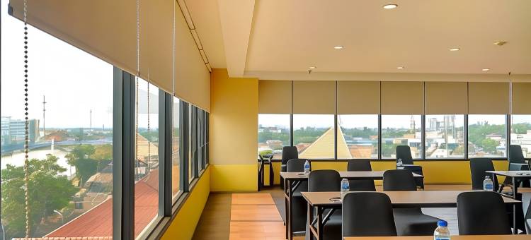 唐格朗黄蜂酒店(Yellow Bee Tangerang)图片