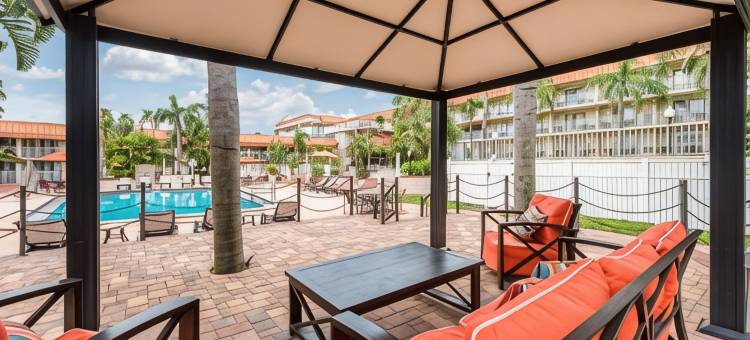 塔彭斯普林斯南凯艺套房酒店(Quality Inn & Suites Tarpon Springs South)图片