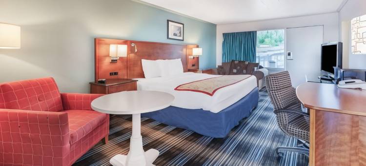 圣伊尼亚斯湖滨戴斯套房酒店(Days Inn & Suites by Wyndham St. Ignace Lakefront)图片