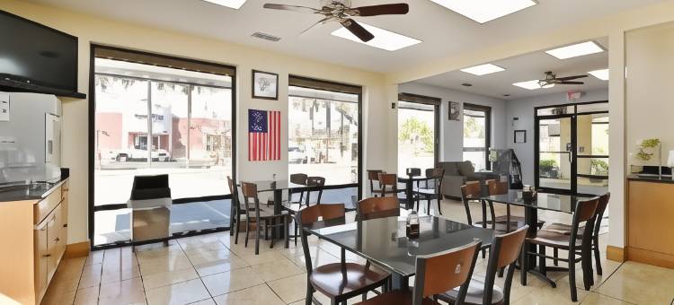 OYO 酒店湖泊/瓦尔多斯塔 I-75，出口5(OYO Hotel Lake Park-Valdosta I-75, Exit 5)图片