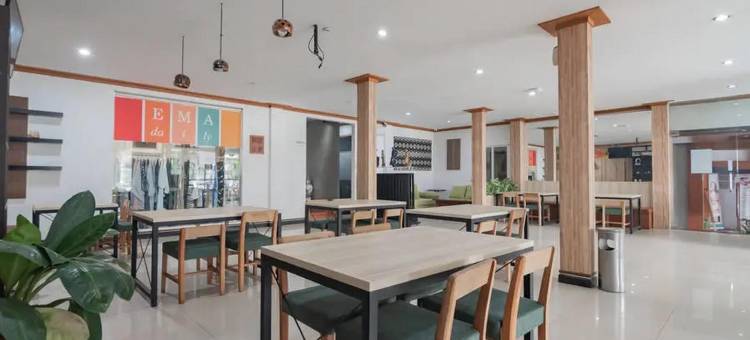 万隆市红多兹@阿尔维加哈桑·萨迪金医院酒店(RedDoorz @ Arwiga Hotel near RS Hasan Sadikin Bandung)图片