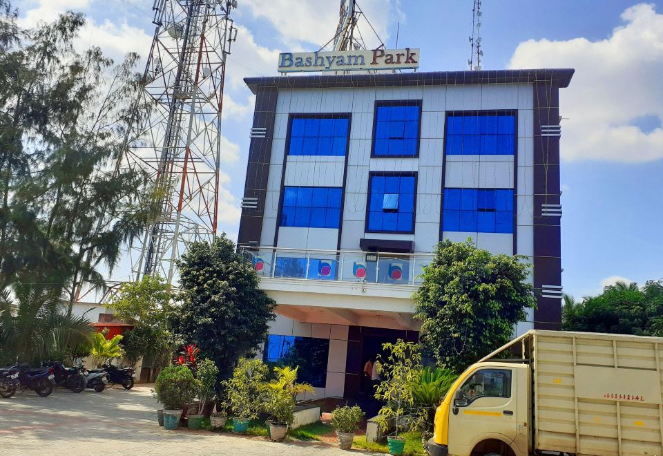 Hotel Bashyam Park Hotel Overview