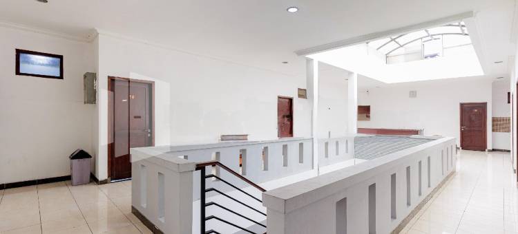 卡拉瓦奇塔曼佩尔马塔蒂加米特拉RedDoorz(Karawaci Taman Permata Tiga RedPartner)图片