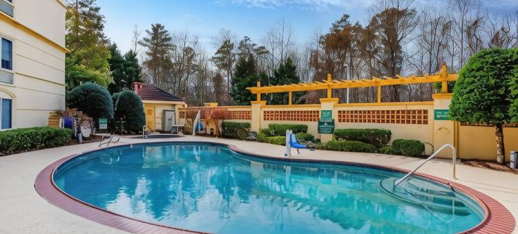 罗利克拉布特里拉昆塔温德姆套房酒店(La Quinta Inn & Suites by Wyndham Raleigh Crabtree)图片