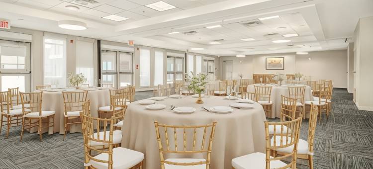 梅迪辛哈特横加1号高速公路智选假日套房酒店(Holiday Inn Express & Suites Medicine Hat Transcanada Hwy 1)图片