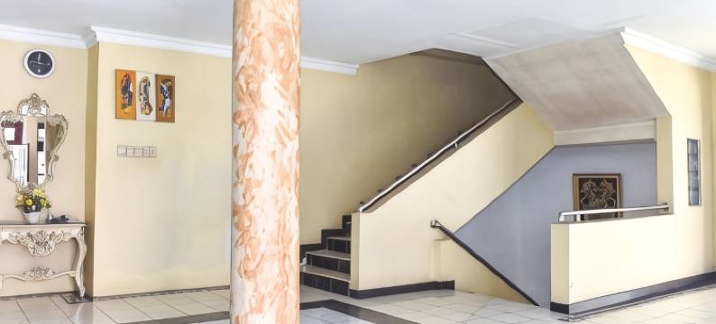 红多兹Plus酒店@蒂尔塔肯卡那酒店(RedDoorz Plus @ Tirta Kencana Hotel)图片