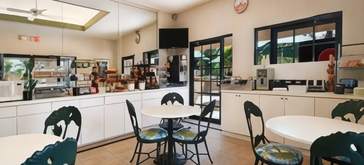 庙台-坦帕北华美达酒店(Ramada by Wyndham Temple Terrace/Tampa North)图片