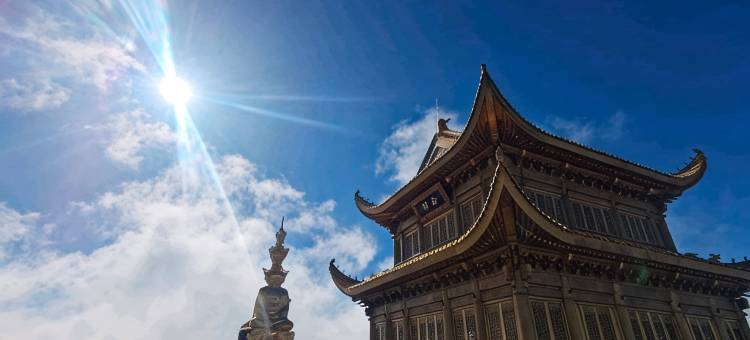 峨眉山清峨阅山民宿(景区游客中心店)图片