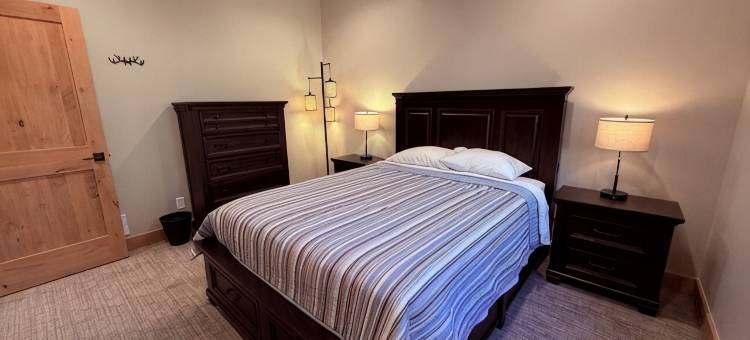 带门廊的森林度假4卧室3浴室新建木屋，WiFi、空调(Newly built Porchside Forest Getaway 4-bedroom 3-bath cabin WiFi, AC.)图片
