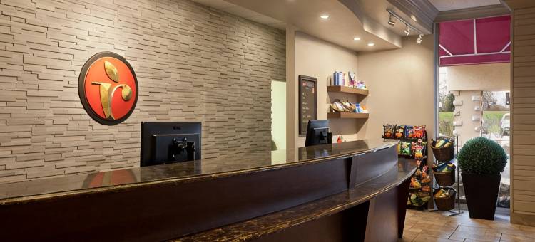 康沃尔华美达酒店(Ramada by Wyndham Cornwall)图片