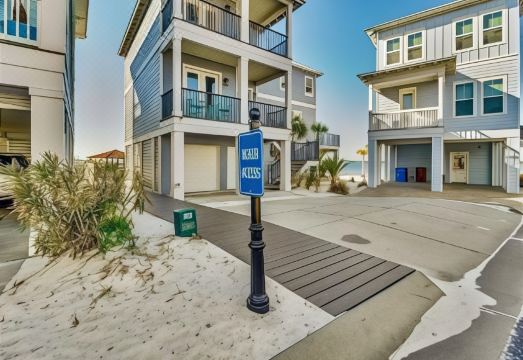 Latitude Adjustment 4 Bedroom Home by Redawning Hotel Overview