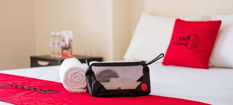 红多兹普拉斯酒店-近苏加诺哈达机场皇冠公园(RedDoorz Plus Near Soekarno Hatta Airport Taman Mahkota)图片