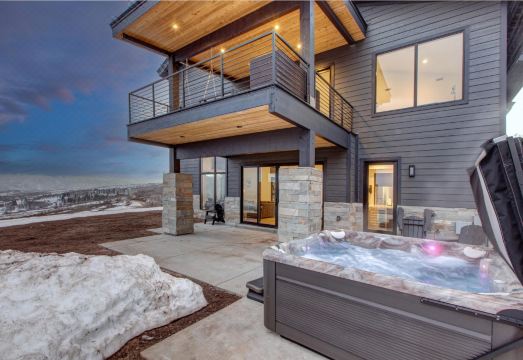 Mountain Views and Hot Tub - Stunning Rustic Luxury HavenHotel Overview
