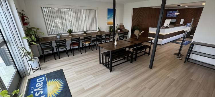 温德姆戴斯酒店-里奇克雷斯特靠近中国湖海军基地(Days Inn by Wyndham Ridgecrest Near China Lake Naval Station)图片