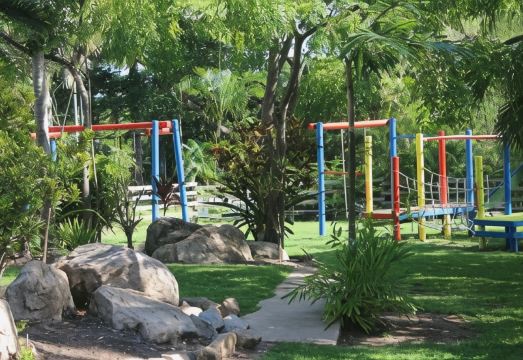 Amaroo on Mandalay, Magnetic Island Hotel Overview