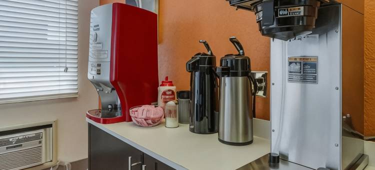 奥什科什6号汽车旅馆(Motel 6 Oshkosh, WI)图片