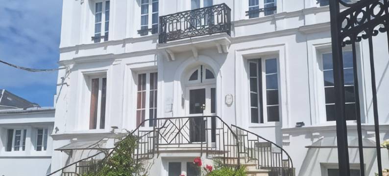 Logis 酒店拉邦纳德雷斯(Hotel de Charme la Bonne Adresse - Logis de France)图片