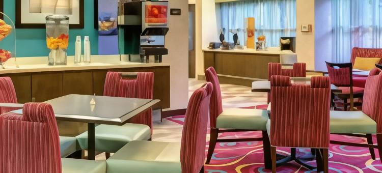 迈阿密椰林珊瑚山墙欢朋酒店(Hampton Inn Miami-Coconut Grove/Coral Gables)图片