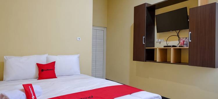 靠近Alun Alun Pati的红门子(RedDoorz Syariah Near Alun Alun Pati)图片