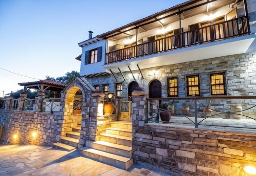 ΜAriza's Escape Hotel Overview