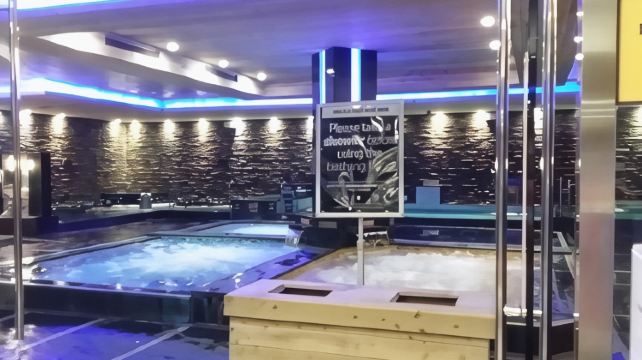 <2天>【波士顿往返纽约精华游 | 入住法拉盛中心地段】·纽约Spa Castle水疗中心悠享放松时光+法拉盛自由探索周边美食(火锅、奶茶、甜品、北京菜等) / 2人成团