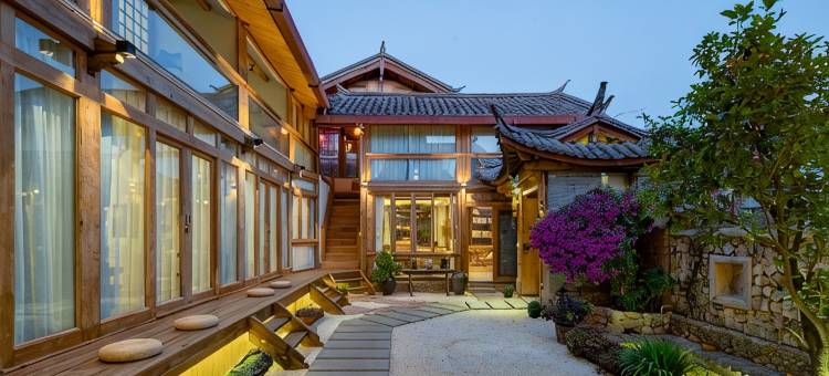 丽江|五月咖啡设计师美宿(束河古镇店)图片