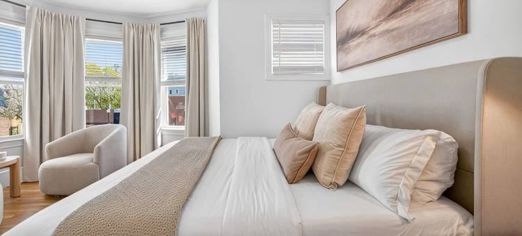 Downtown火车站附近开放式四卧室可住14人度假屋(含停车位)(Open 4Br Near Downtown Boston Backyard, Fire Pit, Grills & Walk to Train)图片