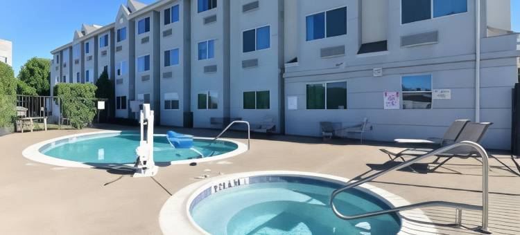 沃思堡北-霍尔特姆城品质酒店及套房(Quality Inn & Suites Fort Worth North - Haltom City)图片