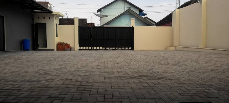 位于茉莉芬的4卧室-600平方米|带1个独立浴室(De Kost Madiun)图片