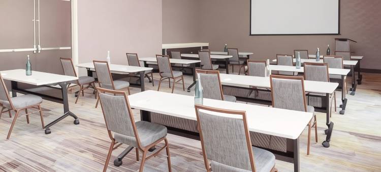 迪美市中心万怡酒店(Courtyard DeLand Historic Downtown)图片