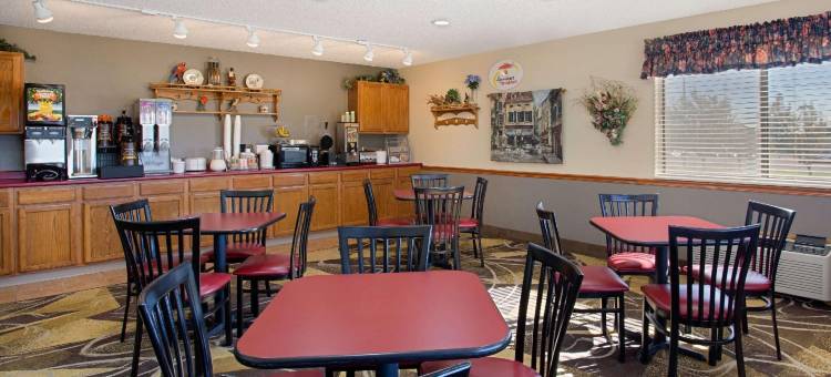 查尔斯城速8酒店(Super 8 by Wyndham Charles City)图片