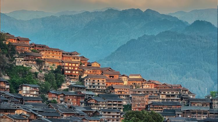 6-Day Private Tours: Huangguoshu Waterfalls Scenic Area, Xijiang Miao Village, Libo, Mount Fanjing, Zhenyuan Ancient Town
