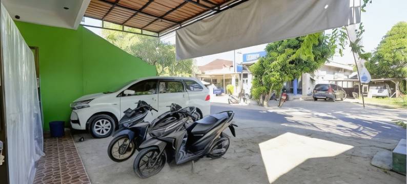 Hotel O 沙哈巴特伊斯兰旅馆靠近普拉萨电信巴威安(Hotel O Sahabat Syariah Near Plasa Telkom Bawean)图片