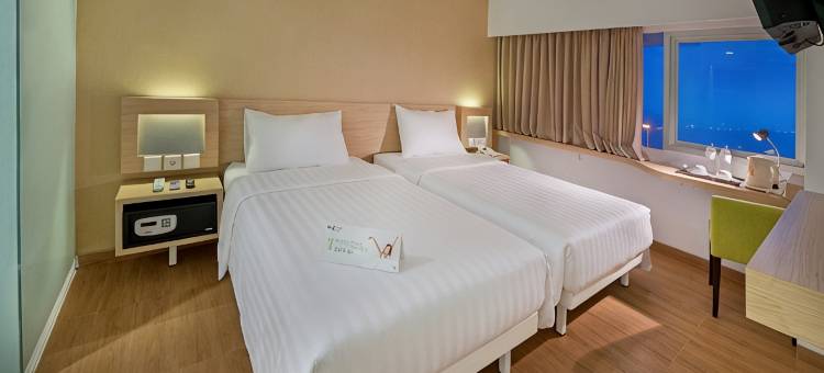 万鸦老瑞兹臻选梅加玛斯酒店(Whiz Prime Hotel Megamas Manado)图片