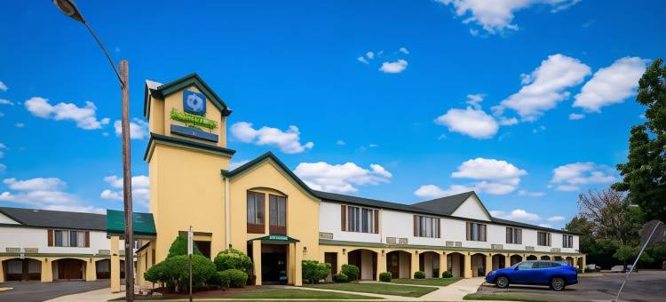 东布朗士维克贝斯特韦斯特SureStay酒店(SureStay Hotel by Best Western East Brunswick)图片