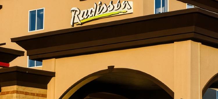 麦克默里堡丽笙套房酒店(Radisson Hotel & Suites Fort McMurray)图片