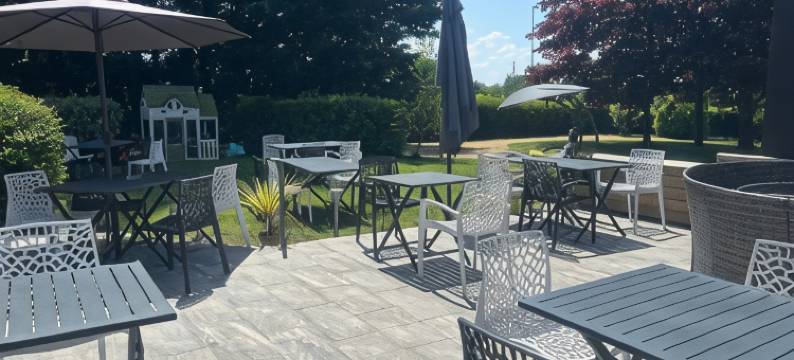 迪内尤乡村酒店(Les Dineux Village)图片