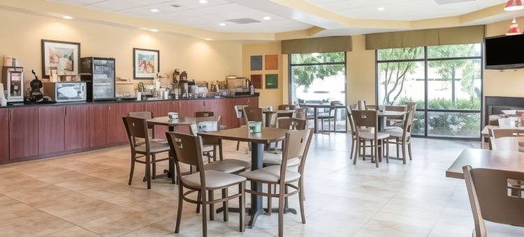 舒适套房酒店-亚特兰大机场(Comfort Suites Atlanta Airport)图片