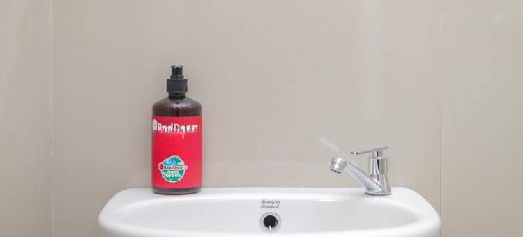 诗都阿佐红多兹酒店(RedDoorz @ Gedangan Sidoarjo)图片