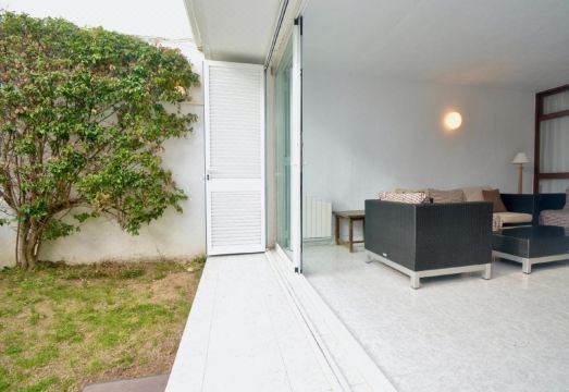 Politur F-4 Hotel Overview