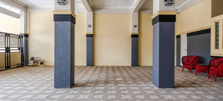 红多兹伊斯兰酒店-泗水科尔托梅南加尔(RedDoorz Syariah @ Kertomenanggal Surabaya)图片