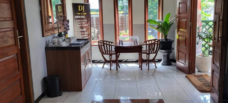 Wisma Anugerah Redpartner Near Masjid Zayed Solo图片