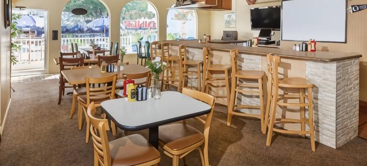 迈尔斯堡斯普林斯戴斯度假酒店(Days Inn by Wyndham Fort Myers Springs Resort)图片