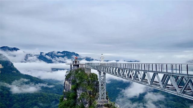 宜昌清江方山风景区一日游【观奇山峻岭 走空中玻璃廊桥】【方山其间，溪河纵横，皆由山泉汇聚而成。栈道之上可见奇峰怪石，峰峦叠翠。】,一日游门票 ...